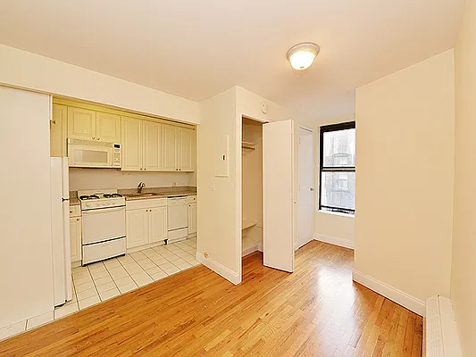 Rented by Cooper & Cooper Real Estate | media 19