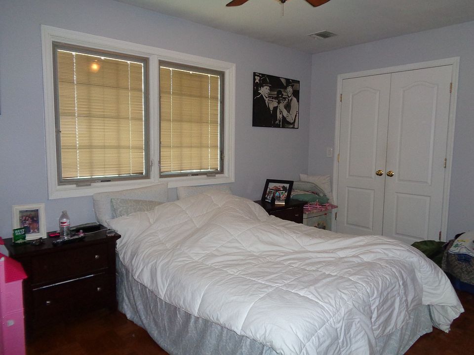 2nd image of 10 Arbutus Ave