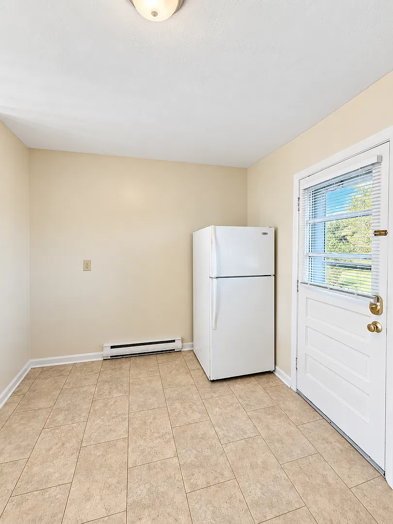 Updated Apartment for Rent — Photo 3