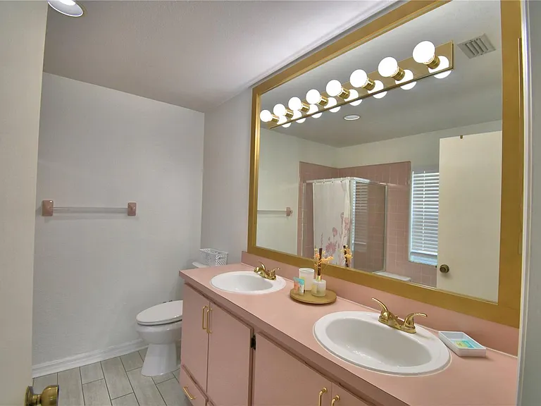 2935 Dickens Cir — Photo 16