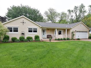 3N287 Joan Dr, St Charles, IL 60175