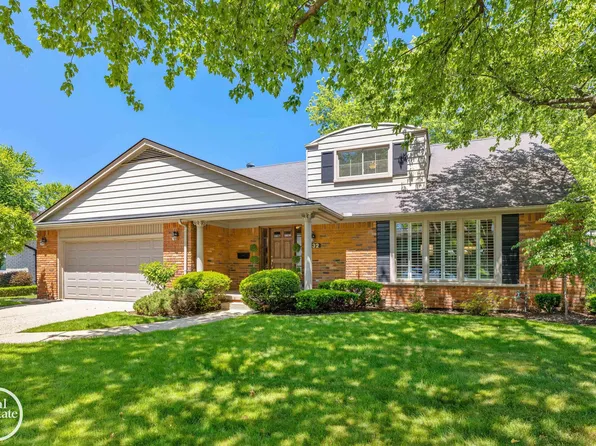 432 Saddle Ln, Grosse Pointe Woods, MI 48236