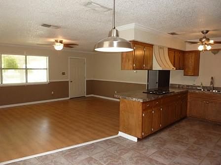 2nd image of 801 Corsicana St