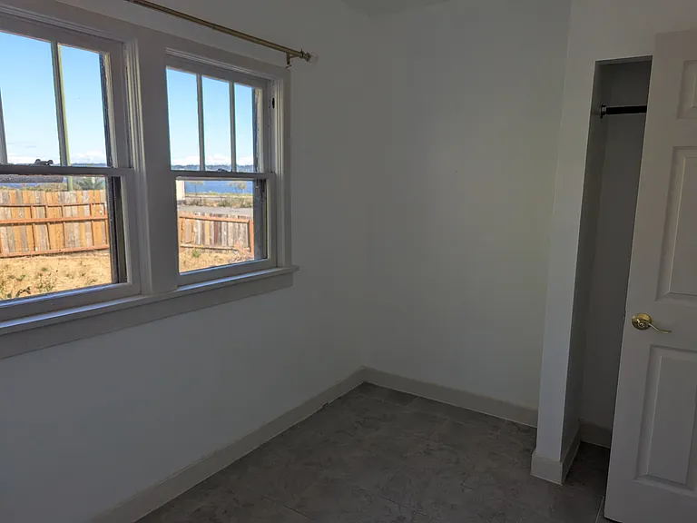 1549 Charleston Beach Rd W — Photo 5