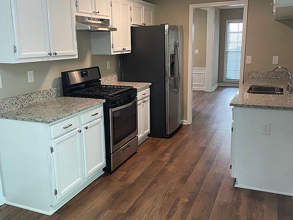 3rd image of 2920 Binghampton Ln