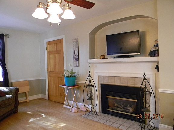 3rd image of 7 Pine St