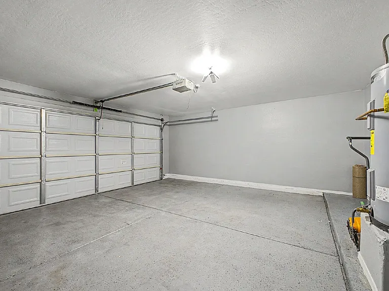 14718 N 154th Ln — Photo 24