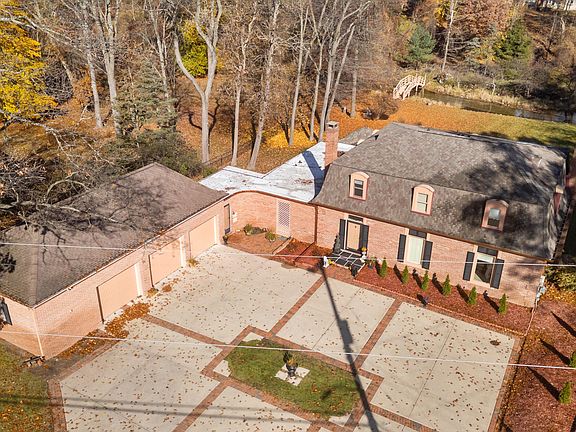 2nd image of 1818 Greenbriar Dr