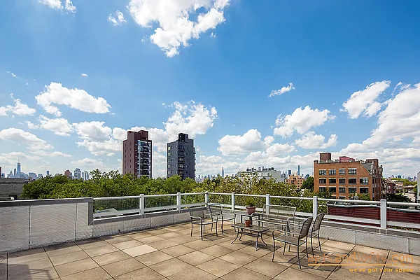 Sold by aptsandlofts.com | media 9