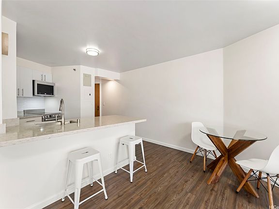 3rd image of 1088 Bishop St APT 2603