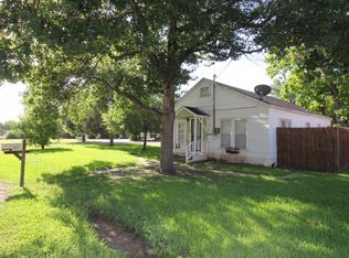 902 Pecan St, Sanger, TX 76266