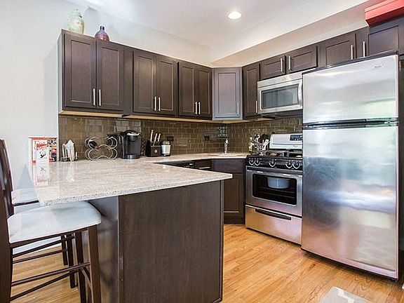 4th image of 4759 N Maplewood Ave