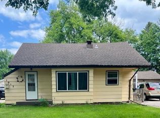 1015 S 10th St, Grand Forks, ND 58201