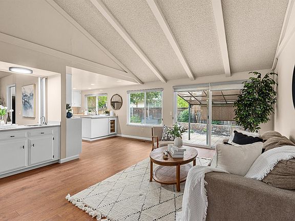 2nd image of 8853 Oak Trail Court