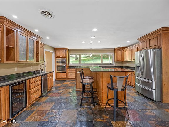 11th image of 3521 Montlake Dr