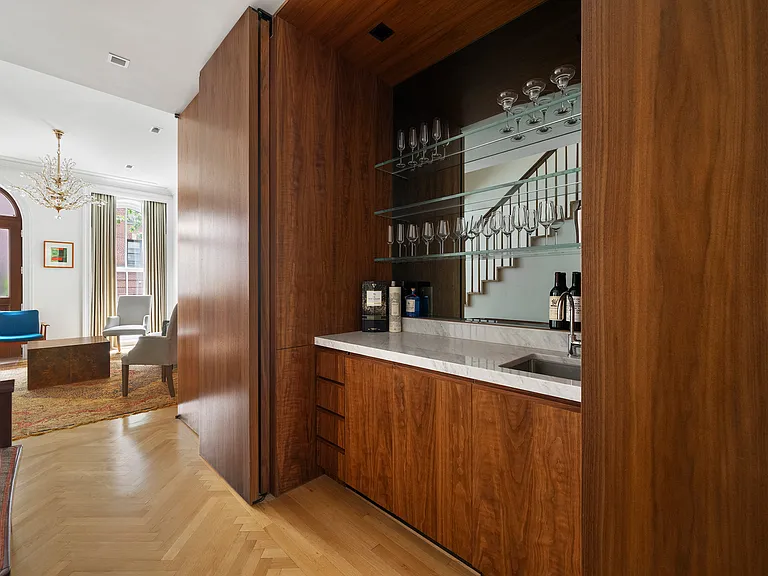 225 E 48th St #TOWNHOUSE — Photo 5