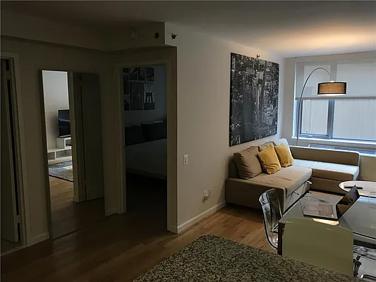 Rented by R New York | media 24