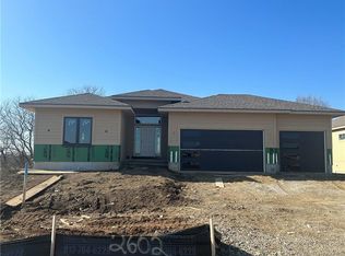 2602 SW Tracker Ln, Lees Summit, MO 64082