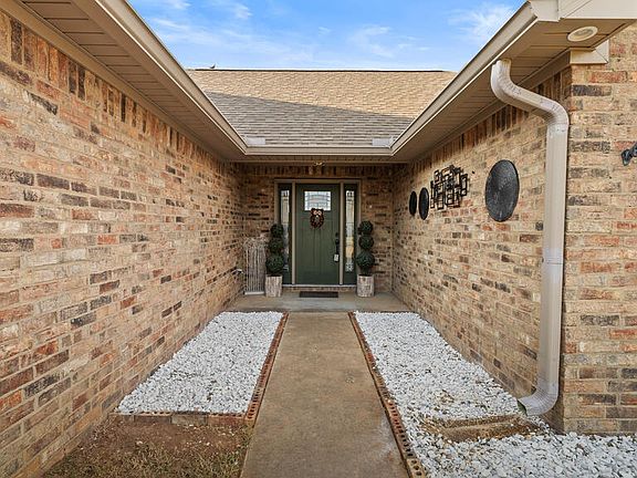 3rd image of 4307 Magee Dr