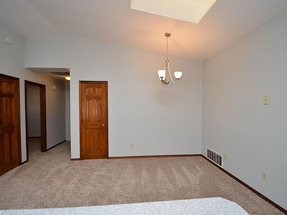 4th image of 2300 E 10th St