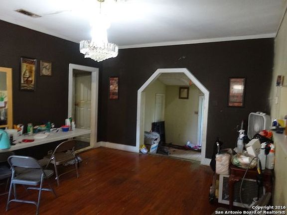 3rd image of 300 E Huff Ave