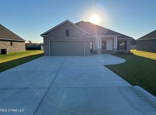 12121 Walker Rd, Ocean Springs, MS 39564