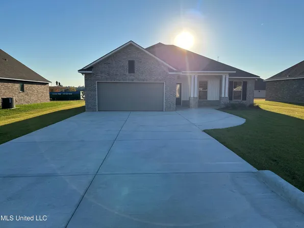 12121 Walker Rd, Ocean Springs, MS 39564