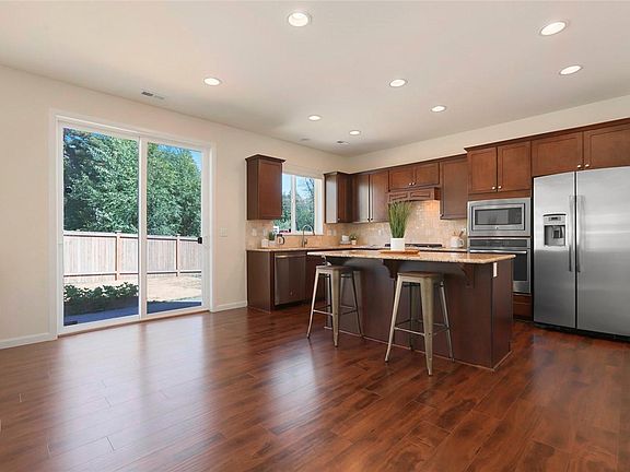 5th image of 3129 79th Ave NE