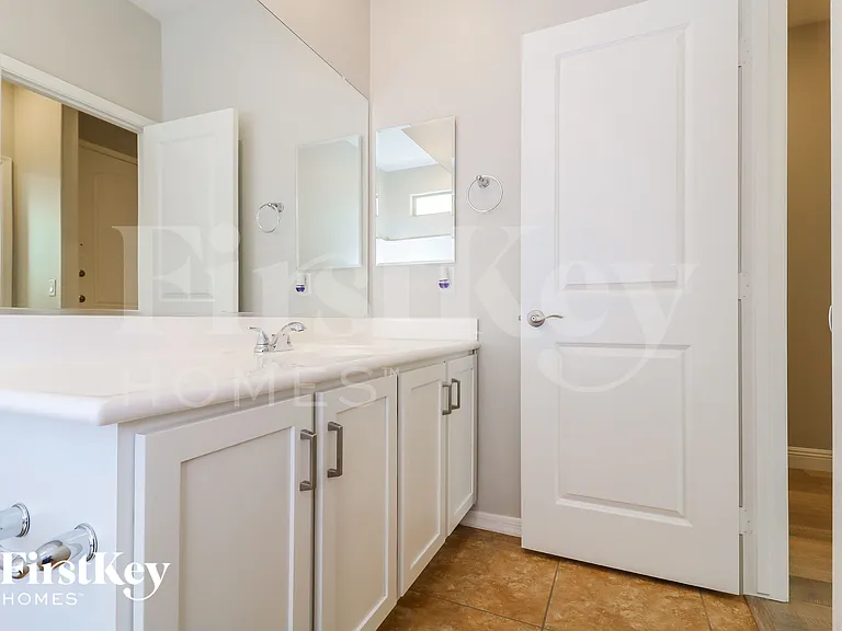 8920 W Jefferson St — Photo 13