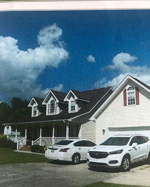 1st image of 32 White Oak Dr