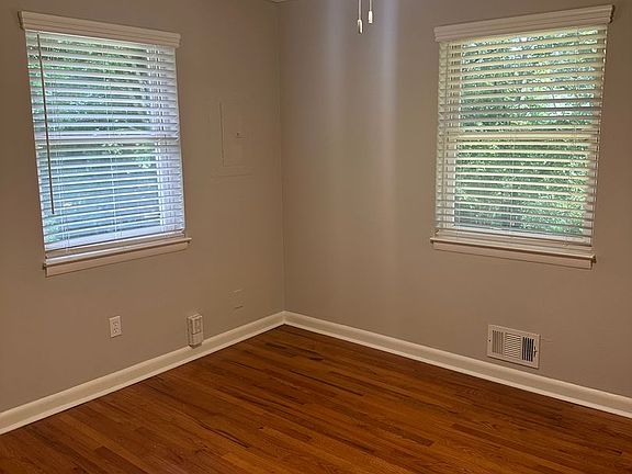 4th image of 406 Holly Dr
