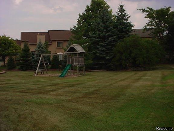 4th image of 29980 Kingsway Dr