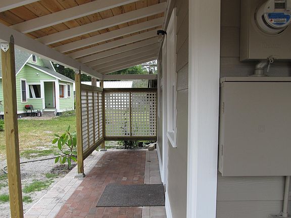 3rd image of 1160 Highland St