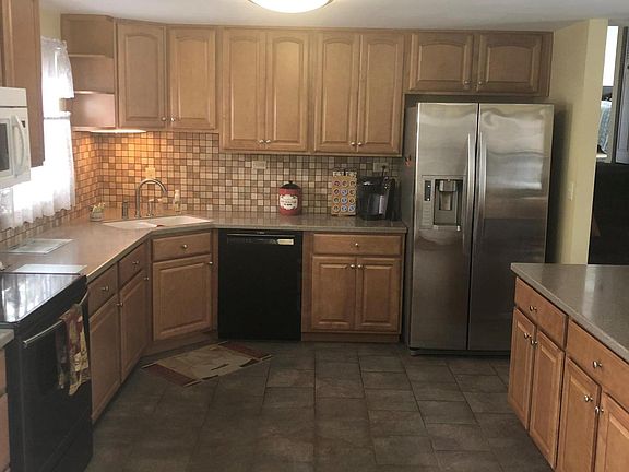 4th image of 8774 Crestwater Dr