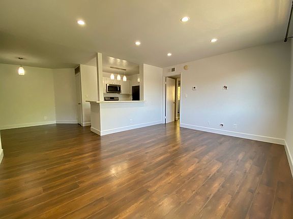 2nd image of 2330 N Cahuenga Blvd #307