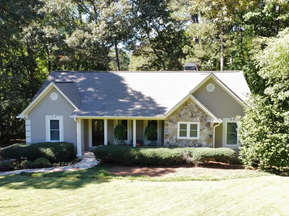 15 Pine Needle Ct, Newnan, GA 30263