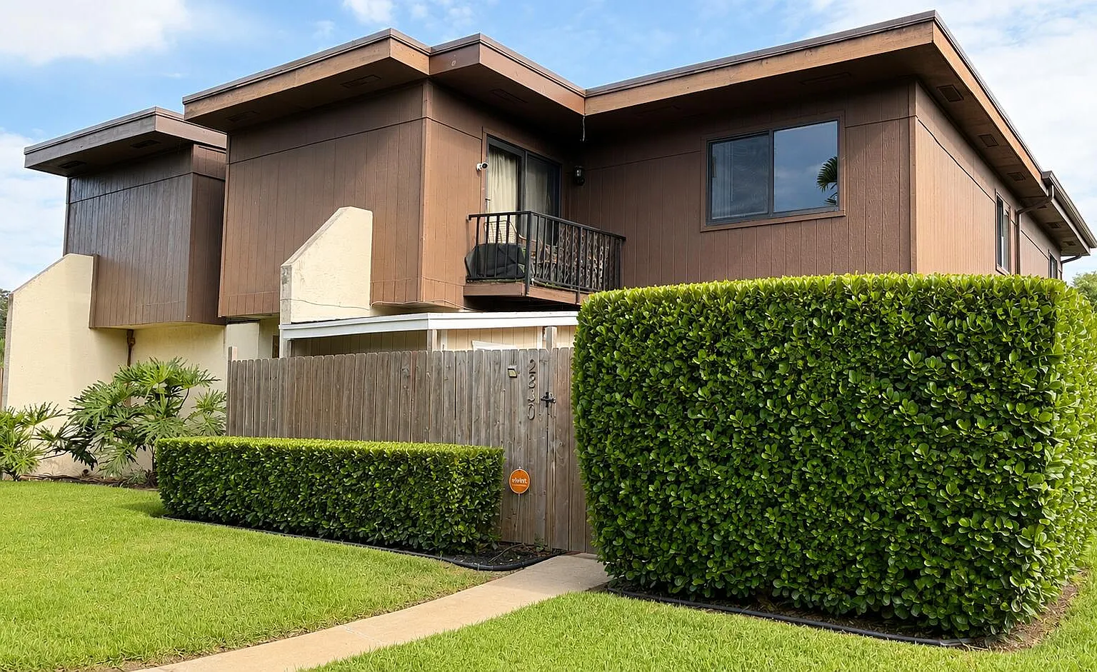 3 bed, 2.5 bath, 1586 sqft, $2,800 — Photo 1