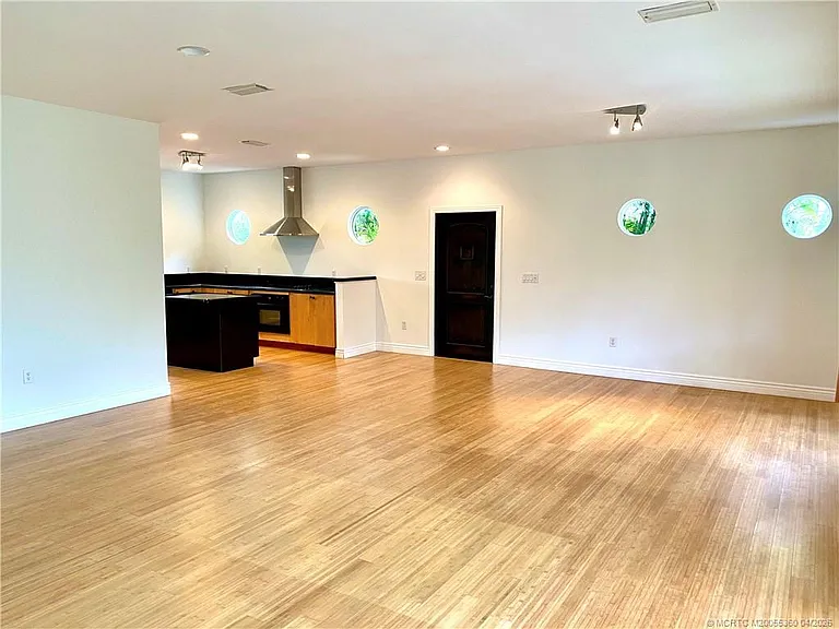625 SW Salerno Rd — Photo 6