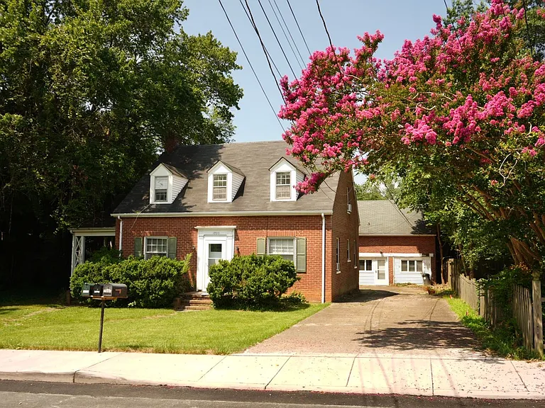 109 Piedmont Ave N — Photo 36