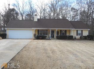 215 E Country Woods Dr, Covington, GA