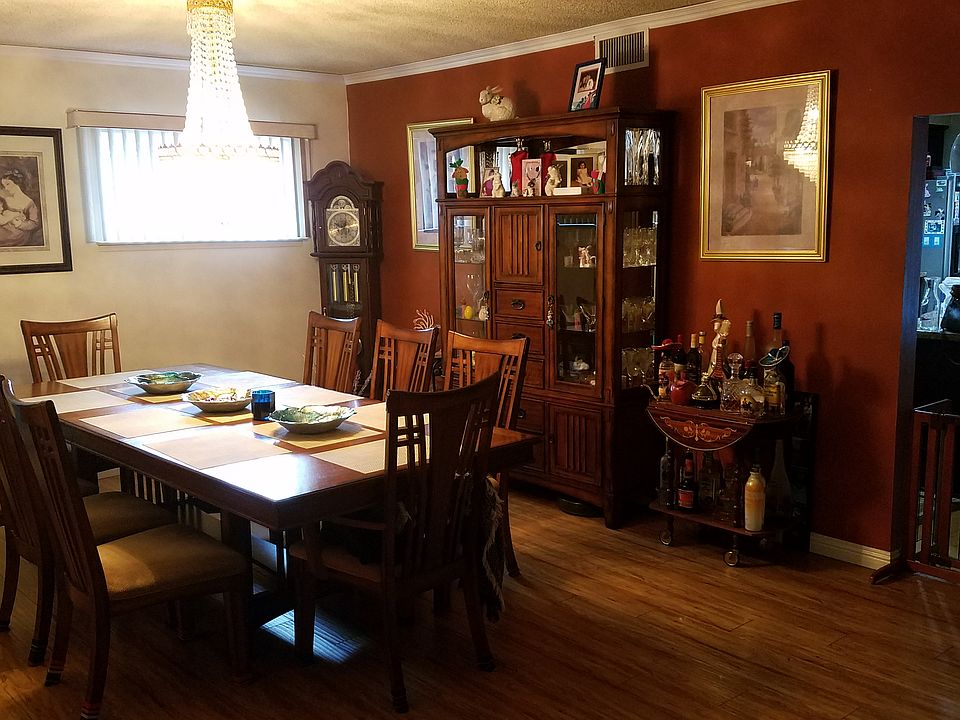 Formal dining room