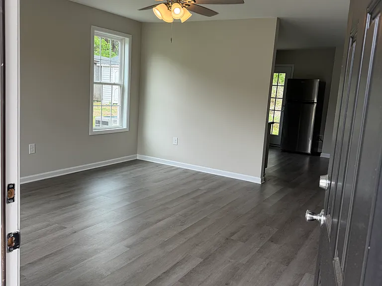 Entryway/ living room