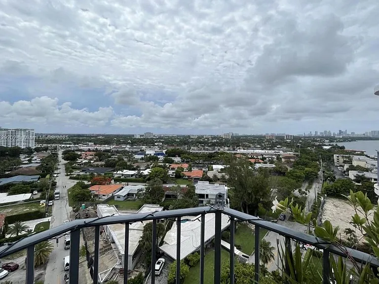 11930 N Bayshore Dr #Penthouse 10 — Photo 13