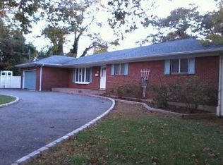 404 Woods Rd, North Babylon, NY 11703