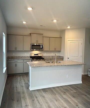 2nd image of 454 Park Vista Dr