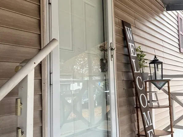 13 Puffin Dr, Chicopee, MA 01020