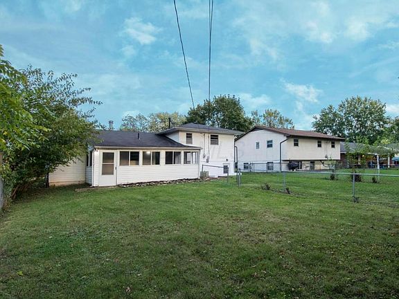 3rd image of 457 Foxwood Dr