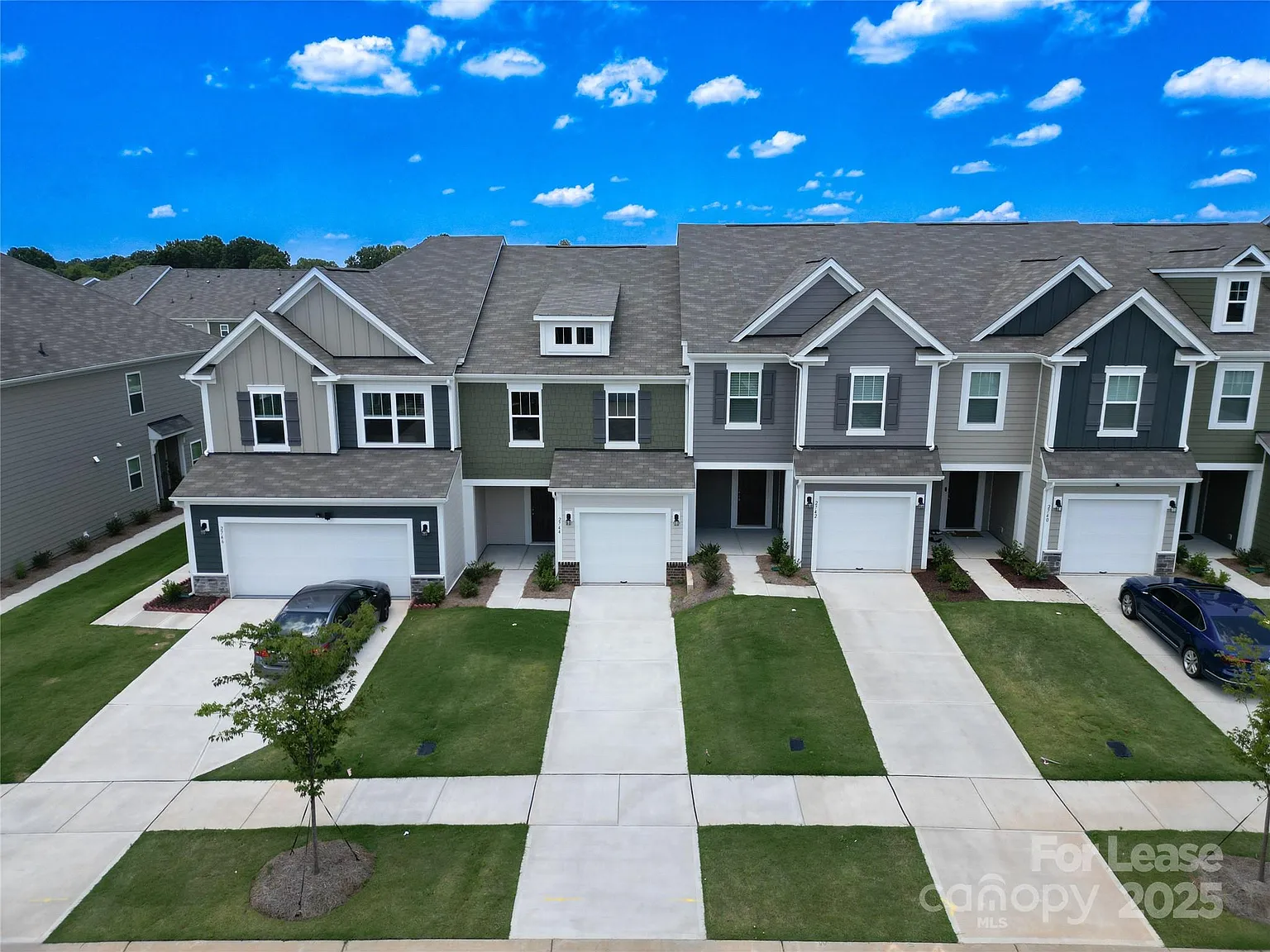 3 bed, 2.5 bath, 1601 sqft, $2,050 — Photo 2