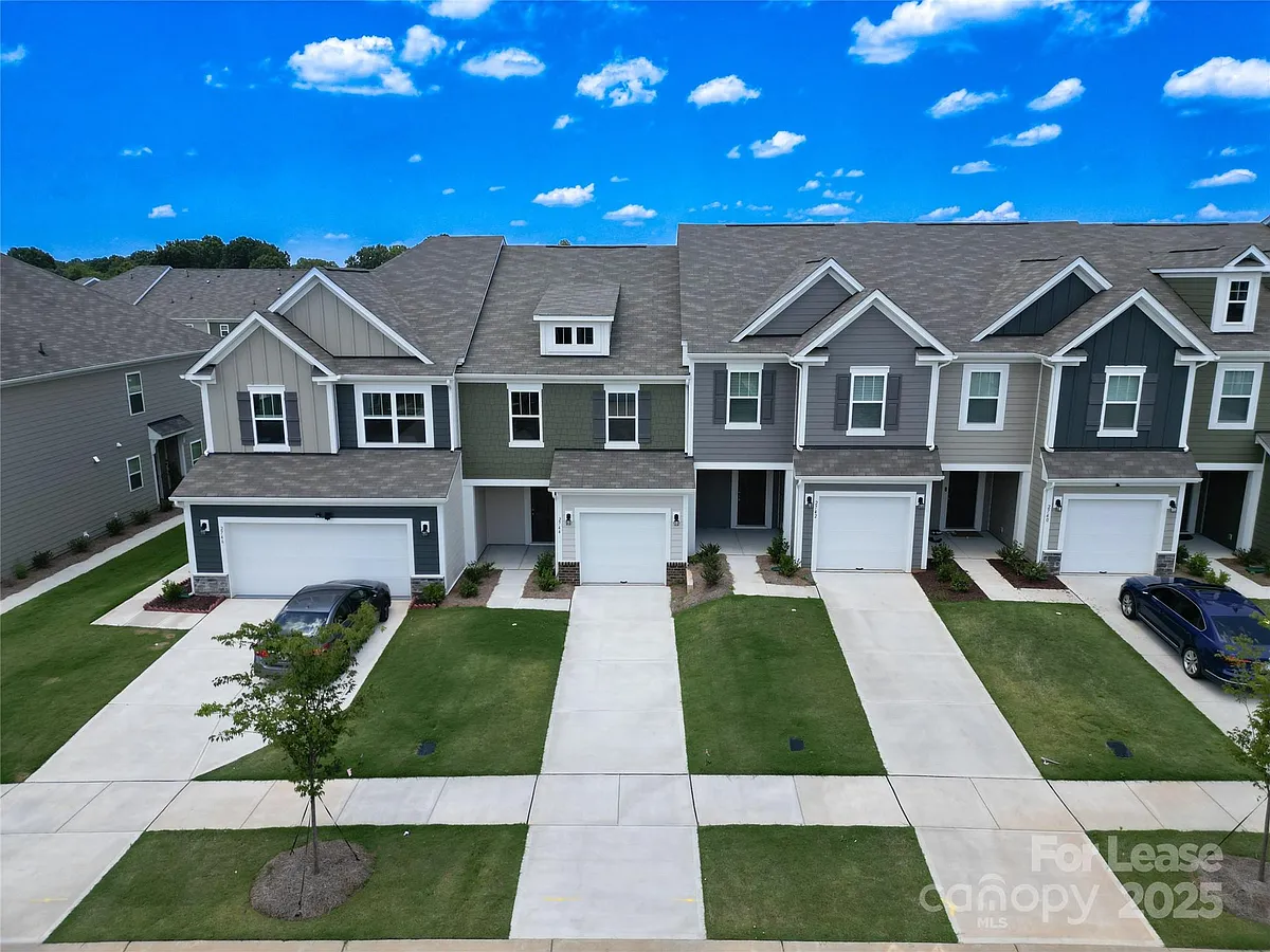 Building Photo - 2744 Yeager Dr NW