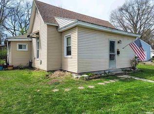 431 N Olive Rd, Flora, IL 62839